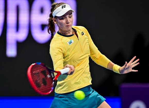 Sport Bilder des Tages Qatar TotalEnergies Open - Day 3 Elena Rybakina of Kazakhstan is playing in her second-round match against Lin Zhu of China at the WTA, Tennis Damen 1000-Qatar TotalEnergies Open tennis tournament at the Khalifa International Tennis Complex in Doha, Qatar, on February 14, 2024. DOHA Qatar  Copyright: xNoushadxThekkayilx originalFilename:varittyakkal-qatartot240214_npAAe.jpg