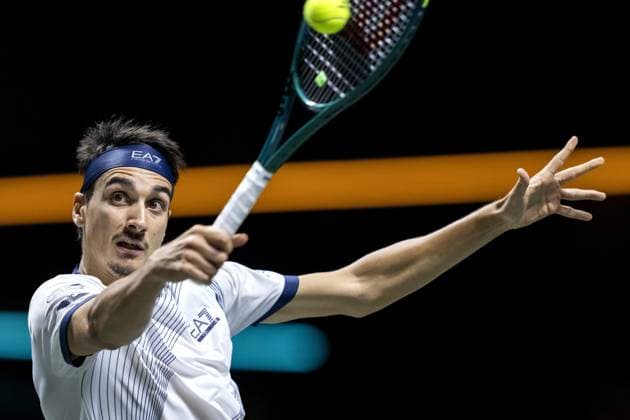Sport Bilder des Tages ROTTERDAM - Lorenzo Sonego (ITA) in action against Grigor Dimitrov (BUL) on the third day of the ABN AMRO Open tennis tournament in Ahoy. ANP SANDER KONING Third day 2024 xVIxANPxSportx xxANPxIVx 491099724 originalFilename: 491099724.jpg