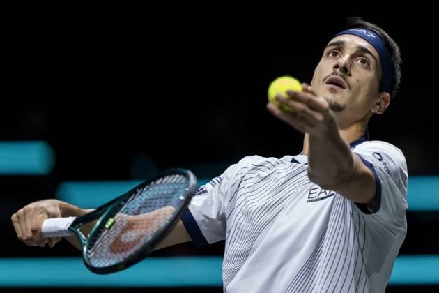 ROTTERDAM - Lorenzo Sonego (ITA) in action against Grigor Dimitrov (BUL) on the third day of the ABN AMRO Open tennis tournament in Ahoy. ANP SANDER KONING Third day 2024 xVIxANPxSportx xxANPxIVx 491100476 originalFilename: 491100476.jpg