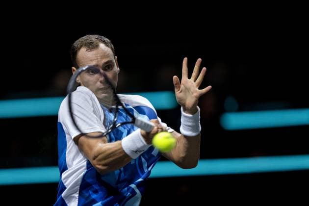 ROTTERDAM - Roman Safiullin (RUS) in action against Holger Rune (DEN) on the third day of the ABN AMRO Open tennis tournament in Ahoy. ANP SANDER KONING Third day 2024 xVIxANPxSportx xxANPxIVx 491104557 originalFilename: 491104557.jpg