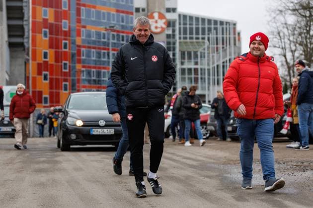 Sport Bilder des Tages Friedhelm Funkel (Trainer 1.FC Kaiserslautern), Training, 1. FC Kaiserslautern , Fussball, 2. Bundesliga, Saison 2023 2024, 14.02.2024 Friedhelm Funkel (Trainer 1.FC Kaiserslautern), Training, 1. FC Kaiserslautern , Fussball, 2. Bundesliga, Saison 2023 2024, 14.02.2024 Kaiserslautern