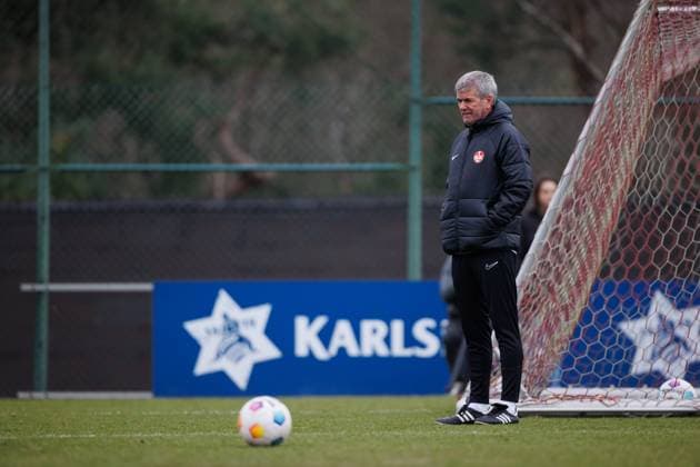 Friedhelm Funkel (Trainer 1.FC Kaiserslautern), Training, 1. FC Kaiserslautern , Fussball, 2. Bundesliga, Saison 2023 2024, 14.02.2024 Friedhelm Funkel (Trainer 1.FC Kaiserslautern), Training, 1. FC Kaiserslautern , Fussball, 2. Bundesliga, Saison 2023 2024, 14.02.2024 Kaiserslautern