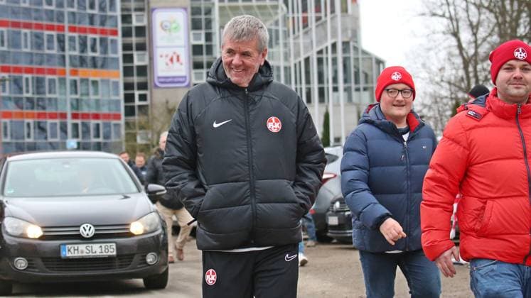 14.02.2024, xmohx, Fussball 2.Bundesliga, 1.FC Kaiserslautern Training emspor, v.l. Der neue Trainer Friedhelm Funkel (Kaiserslautern) beim ersten offiziellen Training (DFL DFB REGULATIONS PROHIBIT ANY USE OF PHOTOGRAPHS as IMAGE SEQUENCES and or QUASI-VIDEO) Kaiserslautern