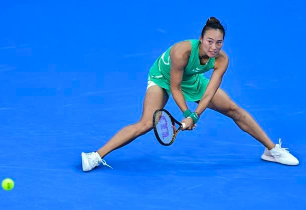 Qatar TotalEnergies Open - Day 4 Qinwen Zheng of China is in action during her third-round match against Leylah Fernandez of Canada at the WTA, Tennis Damen 1000-Qatar TotalEnergies Open tennis tournament at the Khalifa International Tennis Complex in Doha, Qatar, on February 14, 2024. DOHA Qatar  Copyright: xNoushadxThekkayilx originalFilename:varittyakkal-qatartot240214_npage.jpg
