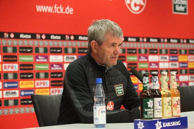 14.02.2024, xmohx, Fussball 2.Bundesliga, 1.FC Kaiserslautern Training emspor, v.l. Trainer Friedhelm Funkel bei der ersten offiziellen Pressekonferenz (DFL DFB REGULATIONS PROHIBIT ANY USE OF PHOTOGRAPHS as IMAGE SEQUENCES and or QUASI-VIDEO) Kaiserslautern