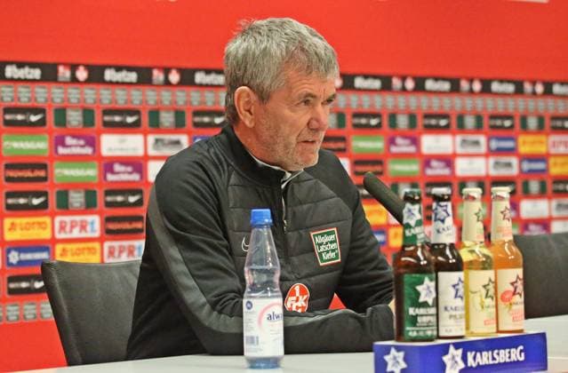 14.02.2024, xmohx, Fussball 2.Bundesliga, 1.FC Kaiserslautern Training emspor, v.l. Trainer Friedhelm Funkel bei der ersten offiziellen Pressekonferenz (DFL DFB REGULATIONS PROHIBIT ANY USE OF PHOTOGRAPHS as IMAGE SEQUENCES and or QUASI-VIDEO) Kaiserslautern