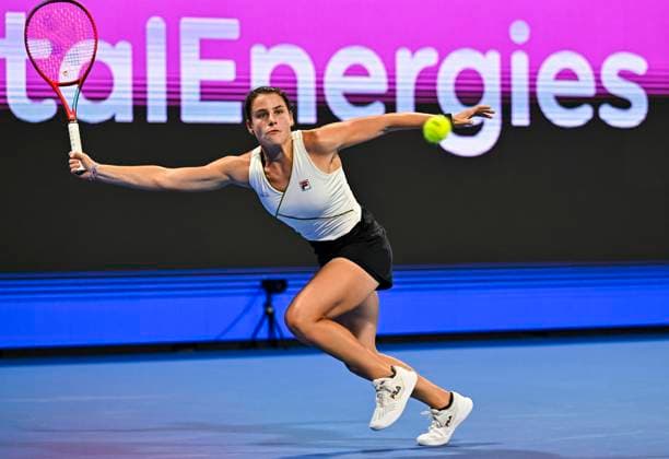 Qatar TotalEnergies Open - Day 4 Emma Navarro of the US is playing in her third-round match against Elena Rybakina of Kazakhstan at the WTA, Tennis Damen 1000-Qatar TotalEnergies Open tennis tournament at the Khalifa International Tennis Complex in Doha, Qatar, on February 14, 2024. DOHA Qatar  Copyright: xNoushadxThekkayilx originalFilename:varittyakkal-qatartot240214_npZdr.jpg