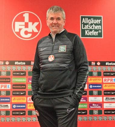 14.02.2024, xmohx, Fussball 2.Bundesliga, 1.FC Kaiserslautern Training emspor, v.l. Trainer Friedhelm Funkel bei der ersten offiziellen Pressekonferenz (DFL DFB REGULATIONS PROHIBIT ANY USE OF PHOTOGRAPHS as IMAGE SEQUENCES and or QUASI-VIDEO) Kaiserslautern