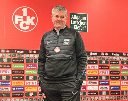 14.02.2024, xmohx, Fussball 2.Bundesliga, 1.FC Kaiserslautern Training emspor, v.l. Trainer Friedhelm Funkel bei der ersten offiziellen Pressekonferenz (DFL DFB REGULATIONS PROHIBIT ANY USE OF PHOTOGRAPHS as IMAGE SEQUENCES and or QUASI-VIDEO) Kaiserslautern
