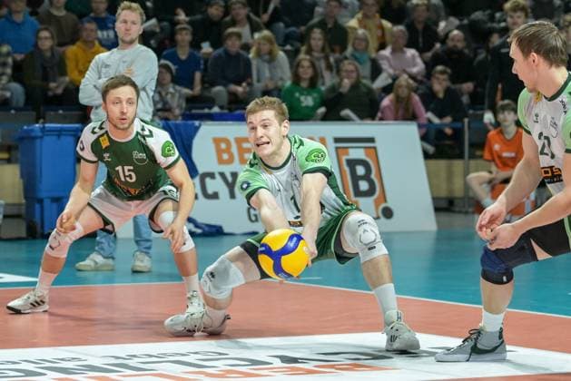 Berlin, Deutschland 14. Februar 2024: 1. VBL - 2023 2024 - Berlin Recycling Volleys vs. FT 1844 Freiburg Im Bild: Ballannahme Luc Hartmann (FT Freiburg), li. Jonathan Schönhagen (FT Freiburg), re. Levi Olson (FT Freiburg) Copyright: xFotostandx xReuhlx