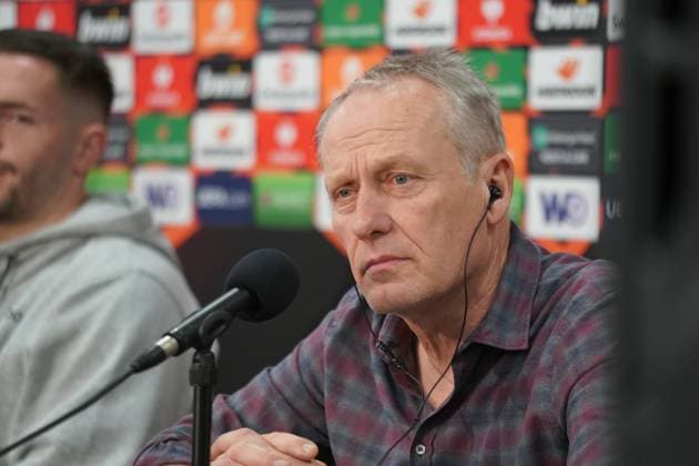 Pressekonferenz SC Freiburg in Lens, Frankreich - PK mit Trainer Christian Streich und Freiburgs Christian Günter vor dem Spiel in der Europa League 2023 2024, K.-o.-Runden Play-offs gegen den RC Lens im Bollaert-Delelis (Lens) Copyright: xJoeranxSteinsiekx