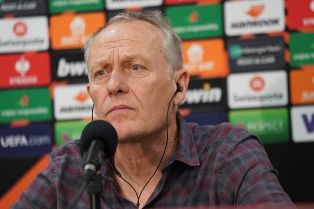 Pressekonferenz SC Freiburg in Lens, Frankreich - PK mit Trainer Christian Streich und Freiburgs Christian Günter vor dem Spiel in der Europa League 2023 2024, K.-o.-Runden Play-offs gegen den RC Lens im Bollaert-Delelis (Lens) Copyright: xJoeranxSteinsiekx