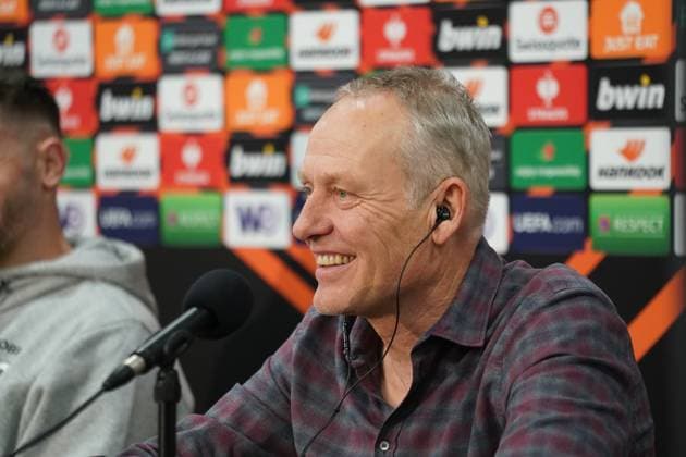 Pressekonferenz SC Freiburg in Lens, Frankreich - PK mit Trainer Christian Streich und Freiburgs Christian Günter vor dem Spiel in der Europa League 2023 2024, K.-o.-Runden Play-offs gegen den RC Lens im Bollaert-Delelis (Lens) Guenter, Fussball, Herren Copyright: xJoeranxSteinsiekx