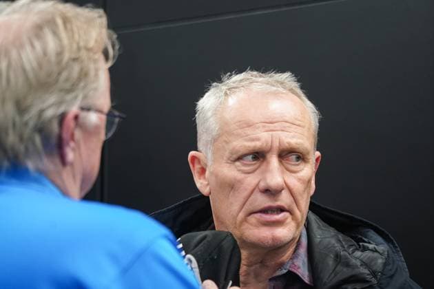 Pressekonferenz SC Freiburg in Lens, Frankreich - PK mit Trainer Christian Streich und Freiburgs Christian Günter vor dem Spiel in der Europa League 2023 2024, K.-o.-Runden Play-offs gegen den RC Lens im Bollaert-Delelis (Lens) Guenter, Fussball, Herren Copyright: xJoeranxSteinsiekx