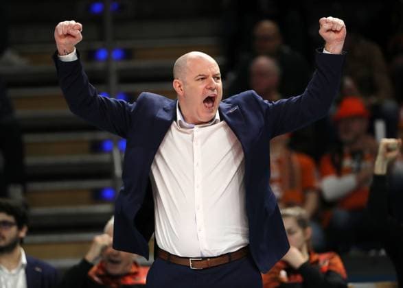 Trainer Joel Banks jubelt Freude Emotion Jubel Volleyball Bundesliga Herren Saison 2023 2024 14.02.2024 BR Volleys Berlin BRV vs FW 1844 Freiburg