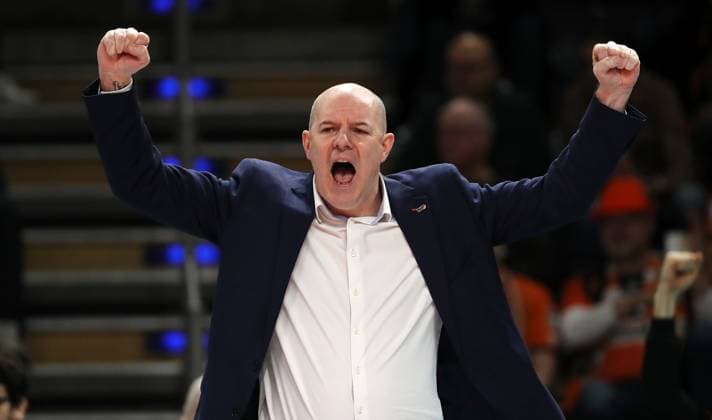 Trainer Joel Banks jubelt Freude Emotion Jubel Volleyball Bundesliga Herren Saison 2023 2024 14.02.2024 BR Volleys Berlin BRV vs FW 1844 Freiburg