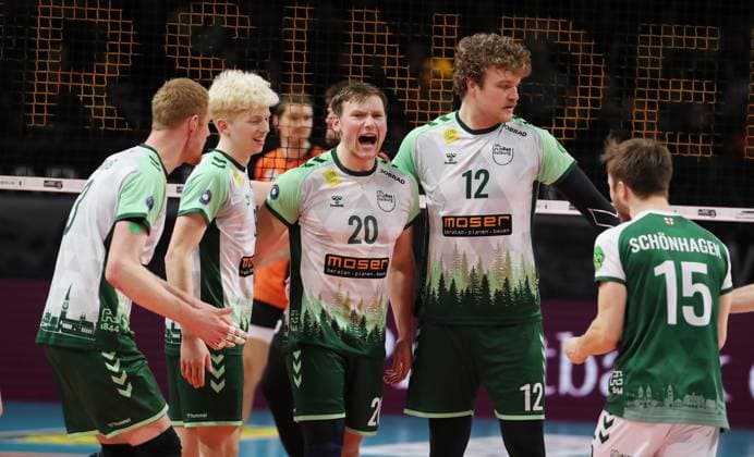 Yannick Harms, Fabian Hosch, Levi Olson, Ian Parish, Jonathan Schönhagen jubelt Freude Emotion Jubel Volleyball Bundesliga Herren Saison 2023 2024 14.02.2024 BR Volleys Berlin BRV vs FW 1844 Freiburg