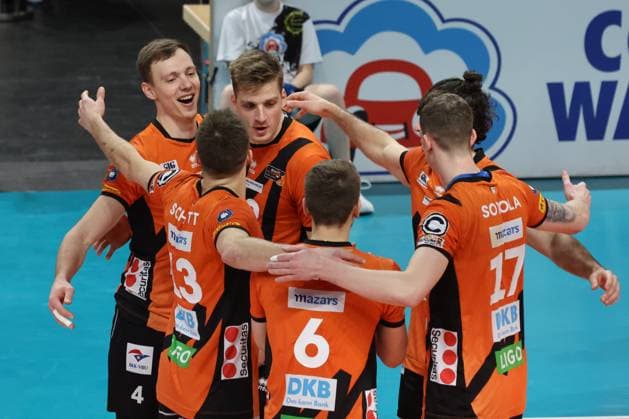 DEU, DVV, 1.VBL, BR Volleys vs. FT1844 Freiburg, 14.02.2024, Max-Schmeling-Halle, Berlin, DEU, DVV, 1.VBL, BR Volleys vs. FT1844 Freiburg, im Bild BR Volleys-Spielerkreis Foto: Juergen Engler nordphoto GmbH