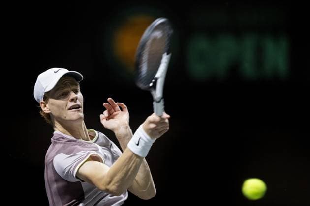 ROTTERDAM - Jannik Sinner (ITA) in action against Botic van de Zandschulp on the third day of the ABN AMRO Open tennis tournament in Ahoy. ANP SANDER KONING Third day 2024 xVIxANPxSportx xxANPxIVx 491123519 originalFilename: 491123519.jpg