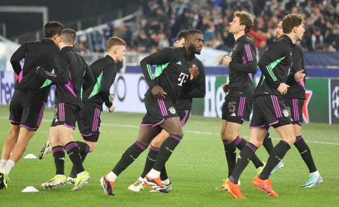 Die Bayern beim Aufwaermen: Dayot Upamecano (Bayern Muenchen 2), SS Lazio Rom vs. Bayern Muenchen, Champions-League, Achtelfinale, Hinspiel, Saison 2023-24, 14.02.2024, SS Lazio Rom vs. Bayern Muenchen, Champions-League, Achtelfinale, Hinspiel, Saison 2023-24, 14.02.2024, Rom Copyright: xEibner-Pressefoto JoergxNiebergax EP_EER