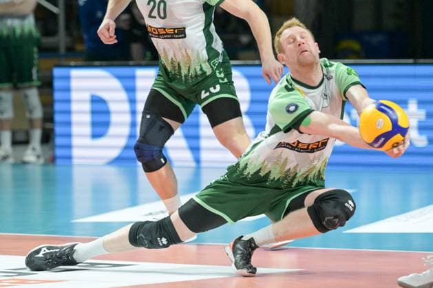 Berlin, Deutschland 14. Februar 2024: 1. VBL - 2023 2024 - Berlin Recycling Volleys vs. FT 1844 Freiburg Im Bild: Ballannahme Yannick Harms (FT Freiburg) Copyright: xFotostandx xReuhlx