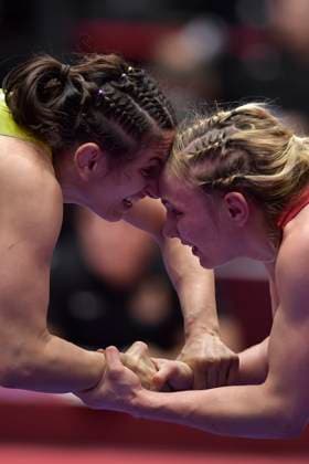 Sport Themen der Woche KW07 Sport Bilder des Tages BUCHAREST - WRESTLING EUROPEAN CHAMPIONSHIPS - 15 FEB 2024 Luisa Niemesch of Germany competes against Yuliia Ostapchuk of Ukraine during the Senior Wrestling European Championships women wrestling 53 kg match in Bucharest, Romania, February 15, 2024. Copyright: xAlexxNicodimx