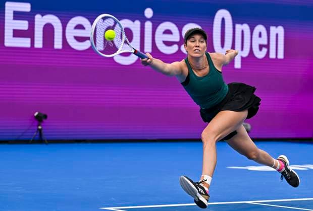 Qatar TotalEnergies Open - Day 5 Danielle Collins is in action during her quarter-final match against Anastasia Pavlyuchenkova at the WTA, Tennis Damen 1000-Qatar TotalEnergies Open tennis tournament at the Khalifa International Tennis Complex in Doha, Qatar, on February 15, 2024. DOHA Qatar  Copyright: xNoushadxThekkayilx originalFilename:varittyakkal-qatartot240215_npV5Z.jpg