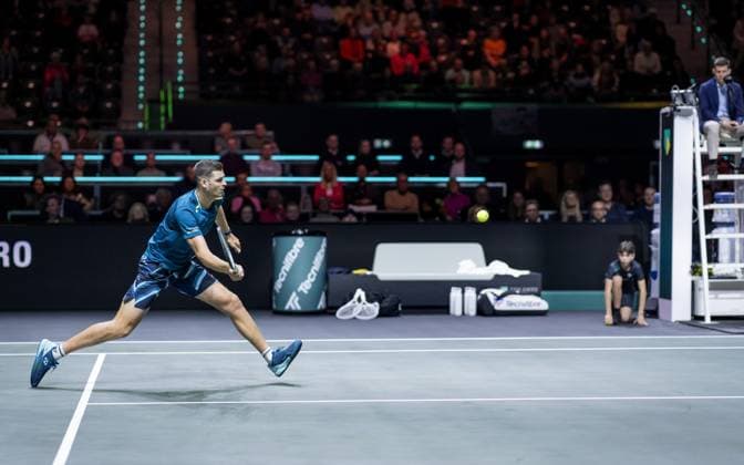 ROTTERDAM - Hubert Hurkacz (POL) in action against Tallon Greekpoor on the fourth day of the ABN AMRO Open tennis tournament in Ahoy. ANP SANDER KONING ABN AMRO Open 2024 xVIxANPxSportx xxANPxIVx 491182446 originalFilename: 491182446.jpg