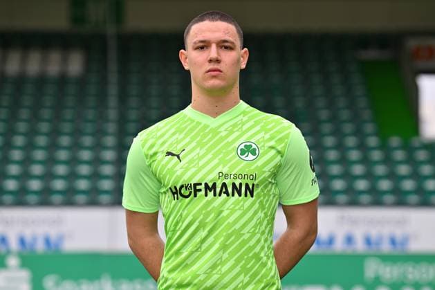 14.02.2024 - SpVgg Greuther Fürth ( Kleeblatt Spielvereinigung ) - 2. Fussball Bundesliga - Saison 2023 2024 - Fototermin Porträttermin Vorstellung Präsentation Pressetermin - - Einzelbild Einzelfoto Portrait Porträt Kopfbild - Semir Kaymakci (42, SpVgg Greuther Fürth )