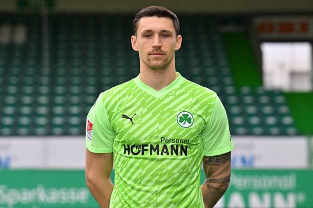 14.02.2024 - SpVgg Greuther Fürth ( Kleeblatt Spielvereinigung ) - 2. Fussball Bundesliga - Saison 2023 2024 - Fototermin Porträttermin Vorstellung Präsentation Pressetermin - - Einzelbild Einzelfoto Portrait Porträt Kopfbild - Nils Körber (1, SpVgg Greuther Fürth )