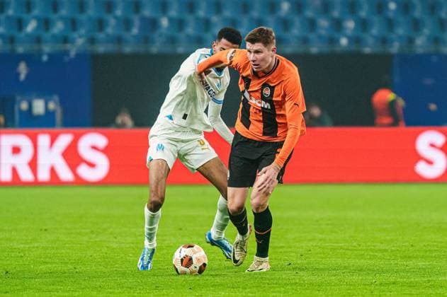 Azzedine Ounahi (Olympique de Marseille, 08), Dmytro Kryskiv (Schachtar Donezk, 08) GER, Schachtar Donezk vs. Olympique de Marseille, Fussball, Europa League, Play-offs, Saison 2023 2024, 15.02.2024 GER, Schachtar Donezk vs. Olympique de Marseille, Fussball, Europa League, Play-offs, Saison 2023 2024, 15.02.2024 Hamburg Copyright: xEibner-Pressefoto MarcelxvonxFehrnx EP_MFN