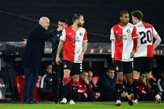 ROTTERDAM - (l-r) Feyenoord coach Arne Slot, Bart Nieuwkoop of Feyenoord, Calvin Stengs of Feyenoord, Mats Wieffer of Feyenoord during the UEFA Europa League play-off match between Feyenoord and AS Roma in Feyenoord Stadium de Kuip on February 15, 2024 in Rotterdam, The Netherlands. ANP OLAF KRAAK UEFA Europa League - Play-offs First leg 2022 2023 xVIxANPxSportx xxANPxIVx 491191280 originalFilename: 491191280.jpg