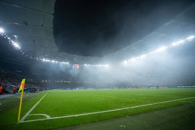 UEFA Europa League 2023 24: Shakhtar - Olympique Marseille; 15.02.2024 Volksparkstadion beim Spiel, Pyrotechnik von Fans von Olympique Marseille UEFA Europa League 2023 24: Shakhtar - Olympique Marseille; Hamburg, Volksparkstadion, 15.02.2024 Copyright: xBEAUTIFULxSPORTS Buriakovx