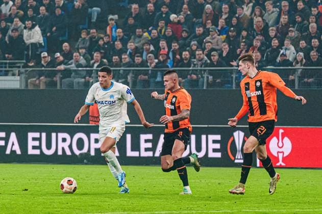 Amine Harit (Olympique de Marseille, 11), Oleksandr Zubkov (Schachtar Donezk, 11), Artem Bondarenko (Schachtar Donezk, 21) GER, Schachtar Donezk vs. Olympique de Marseille, Fussball, Europa League, Play-offs, Saison 2023 2024, 15.02.2024 GER, Schachtar Donezk vs. Olympique de Marseille, Fussball, Europa League, Play-offs, Saison 2023 2024, 15.02.2024 Hamburg Copyright: xEibner-Pressefoto MarcelxvonxFehrnx EP_MFN