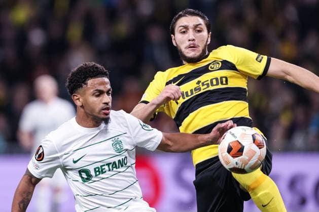 BERN, SWITZERLAND - FEBRUARY 15: Jaouen Hadjam of BSC Young Boys (R) against Marcus Edwards of Sporting CP (L) during the UEFA Europa League 2023 24 round of 16 first leg match between BSC Young Boys and Sporting CP at Stadion Wankdorf on February 15, 2024 in Bern, Switzerland. Copyright: xJustPictures.ch LuigixRizzox jp-en-EuSpIm-AN0I8805-20240111