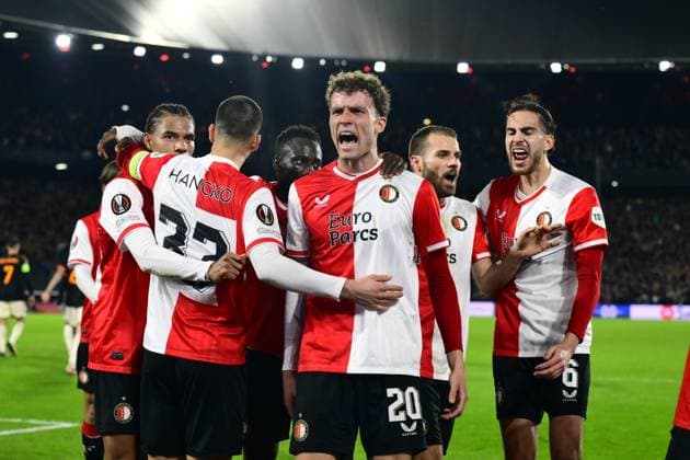 ROTTERDAM - (l-r) Calvin Stengs of Feyenoord, David Hancko of Feyenoord, Yankuba Minteh of Feyenoord, Mats Wieffer of Feyenoord, Bart Nieuwkoop of Feyenoord, Ramiz Zerrouki of Feyenoord celebrate the 1-0 during the UEFA Europa League play-off match between Feyenoord and AS Roma at Feyenoord Stadium de Kuip on February 15, 2024 in Rotterdam, Netherlands. ANP OLAF KRAAK UEFA Europa League - Play-offs First leg 2022 2023 xVIxANPxSportx xxANPxIVx 491193573 originalFilename: 491193573.jpg