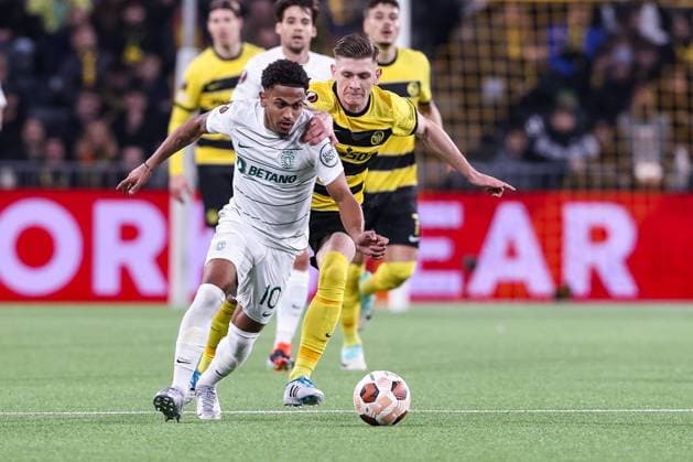 BERN, SWITZERLAND - FEBRUARY 15: Marcus Edwards of Sporting CP (L) against Lukasz Lakomy of BSC Young Boys (R) during the UEFA Europa League 2023 24 round of 16 first leg match between BSC Young Boys and Sporting CP at Stadion Wankdorf on February 15, 2024 in Bern, Switzerland. Copyright: xJustPictures.ch LuigixRizzox jp-en-EuSpIm-AN0I8819-20240111