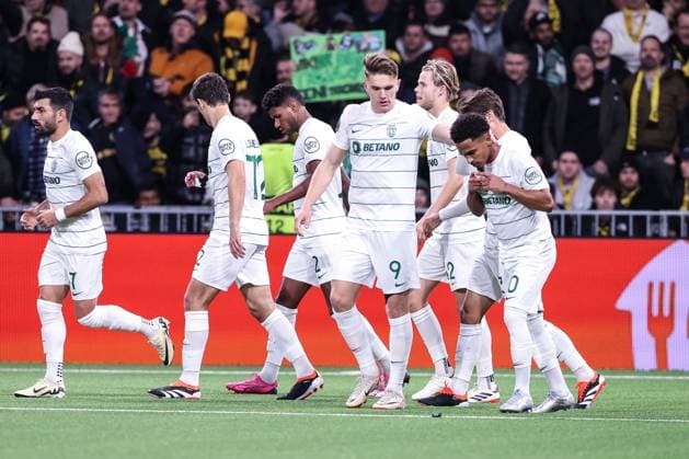 BERN, SWITZERLAND - FEBRUARY 15: Viktor Gyokeres of Sporting CP (C) celebrates his goal during the UEFA Europa League 2023 24 round of 16 first leg match between BSC Young Boys and Sporting CP at Stadion Wankdorf on February 15, 2024 in Bern, Switzerland. Copyright: xJustPictures.ch LuigixRizzox jp-en-EuSpIm-AN0I8832-20240111