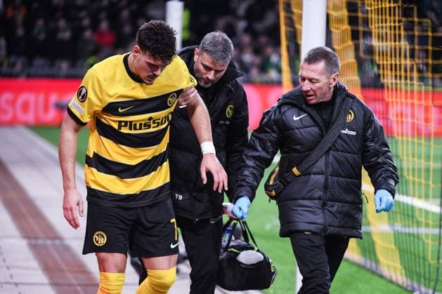 BERN, SWITZERLAND - FEBRUARY 15: Filip Ugrinic of Young Boys (L) is injured during the UEFA Europa League 2023 24 round of 16 first leg match between BSC Young Boys and Sporting CP at Stadion Wankdorf on February 15, 2024 in Bern, Switzerland. Copyright: xJustPictures.ch ManuelxWinterbergerx jp-en-EuSpIm-MWI_2030-20240215
