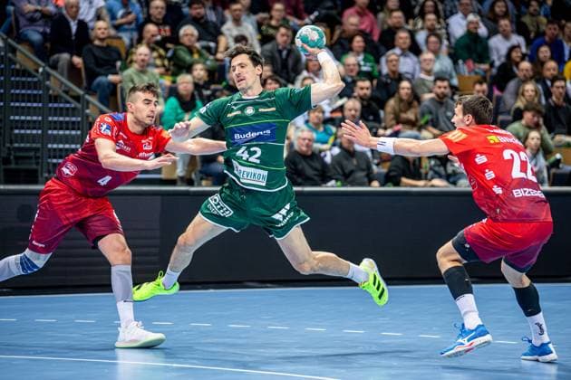Handball Bundesliga; HSG Wetzlar - HBW Balingen-Weilstetten, 15.02.24 Nemanja Zelenovic ( 42 HSG Wetzlar), Filip Vistorop ( 4 HBW Balingen-Weilstetten), Jona Schoch ( 22 HBW Balingen-Weilstetten) Handball Bundesliga; HSG Wetzlar - HBW Balingen-Weilstetten: Wetzlar, 15.02.24 *** Handball Bundesliga HSG Wetzlar HBW Balingen Weilstetten, 15 02 24 Nemanja Zelenovic 42 HSG Wetzlar , Filip Vistorop 4 HBW Balingen Weilstetten , Jona Schoch 22 HBW Balingen Weilstetten Handball Bundesliga HSG Wetzlar HBW Balingen Weilstetten Wetzlar, 15 02 24 Copyright: xBEAUTIFULxSPORTS Roeczeyx