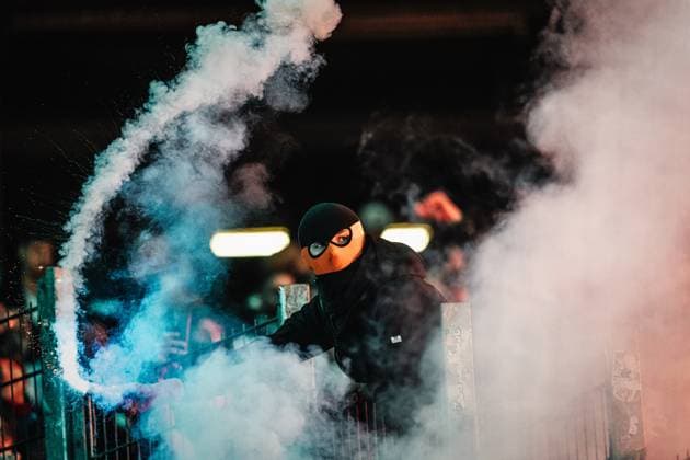 Fußball Herren Saison 2023 2024 Play-Offs Europa League FC Shakhtar Donetsk (UKR) vs. Olympique Marseille (FRA) 15.02.2024 Ein Hooligan von Olympique Marseille Hamburg Volksparkstadion Hamburg Deutschland
