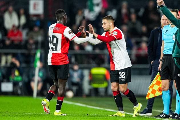 UEFA Europa League: Feyenoord v AS Roma Rotterdam - Yankuba Minteh of Feyenoord, Ondrej Lingr of Feyenoord during the 1st leg of the UEFA Europa League Knockout Round Play-offs between Feyenoord v AS Roma at Stadion Feijenoord De Kuip on 15 February 2024 in Rotterdam, The Netherlands. Copyright: xTomxBodex