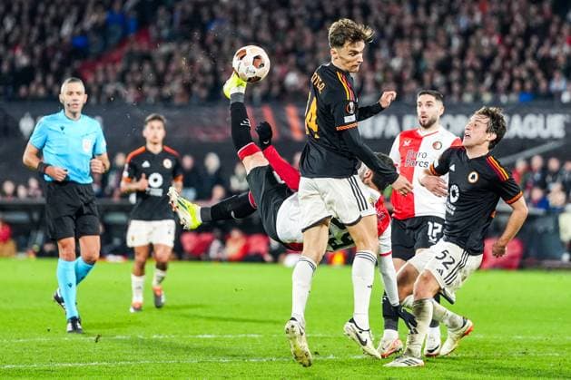 UEFA Europa League: Feyenoord v AS Roma Rotterdam - Santiago Gimenez of Feyenoord during the 1st leg of the UEFA Europa League Knockout Round Play-offs between Feyenoord v AS Roma at Stadion Feijenoord De Kuip on 15 February 2024 in Rotterdam, The Netherlands. Copyright: xYannickxVerhoevenx