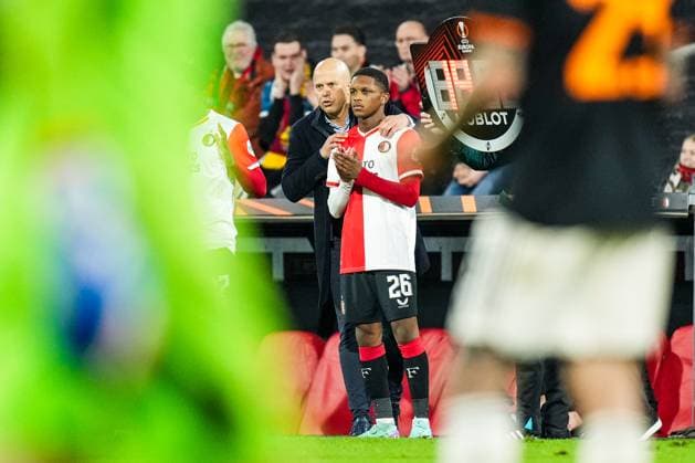 UEFA Europa League: Feyenoord v AS Roma Rotterdam - Feyenoord coach Arne Slot, Givairo Read of Feyenoord during the 1st leg of the UEFA Europa League Knockout Round Play-offs between Feyenoord v AS Roma at Stadion Feijenoord De Kuip on 15 February 2024 in Rotterdam, The Netherlands. Copyright: xYannickxVerhoevenx