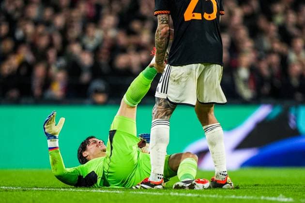 UEFA Europa League: Feyenoord v AS Roma Rotterdam - AS Roma goalkeeper Mile Svilar during the 1st leg of the UEFA Europa League Knockout Round Play-offs between Feyenoord v AS Roma at Stadion Feijenoord De Kuip on 15 February 2024 in Rotterdam, The Netherlands. Copyright: xTomxBodex