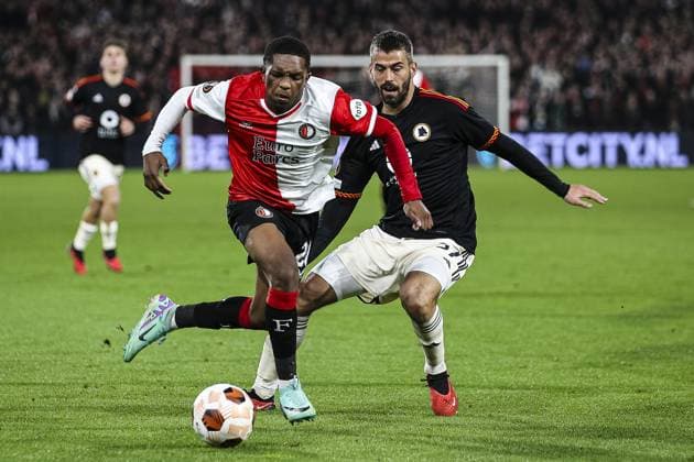 ROTTERDAM, 15-2-2024, Stadium de Kuip, 2023 2024, UEFA Europa League, intermediate round, Feyenoord - AS Roma, Feyenoord player Oussama Idrissi, Roma player Leonardo Spinazzola Feyenoord - Roma  x24270762x Copyright: