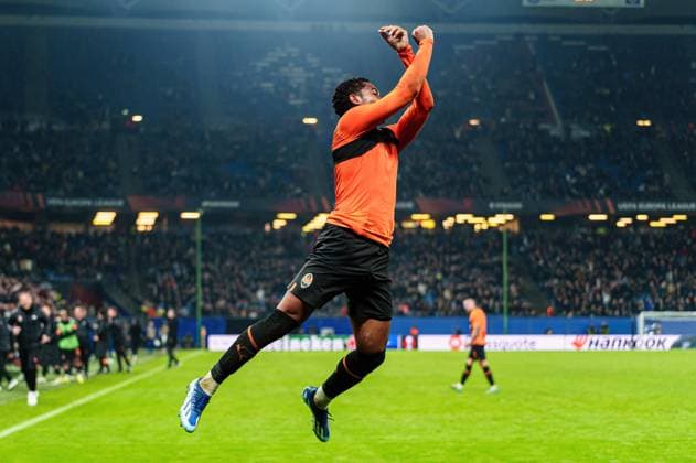 Sport Bilder des Tages Torjubel Jubel Eguinaldo (Schachtar Donezk, 07) nach Tor zum 2:2 GER, Schachtar Donezk vs. Olympique de Marseille, Fussball, Europa League, Play-offs, Saison 2023 2024, 15.02.2024 GER, Schachtar Donezk vs. Olympique de Marseille, Fussball, Europa League, Play-offs, Saison 2023 2024, 15.02.2024 Hamburg Copyright: xEibner-Pressefoto MarcelxvonxFehrnx EP_MFN