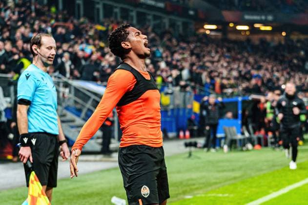 Torjubel Jubel Eguinaldo (Schachtar Donezk, 07) nach Tor zum 2:2 GER, Schachtar Donezk vs. Olympique de Marseille, Fussball, Europa League, Play-offs, Saison 2023 2024, 15.02.2024 GER, Schachtar Donezk vs. Olympique de Marseille, Fussball, Europa League, Play-offs, Saison 2023 2024, 15.02.2024 Hamburg Copyright: xEibner-Pressefoto MarcelxvonxFehrnx EP_MFN