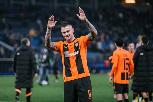 Fußball I Herren I UEFA Europa League I Zwischenrunde I FC Schachtar Donezk - Olympique Marseille I 15.02.2024 Oleksandr Zubkov (11, Schachtar Donezk) bedankt sich bei den Zuschauern. Hamburg Volksparkstadion Hamburg Deutschland Copyright: xLobecax xHenningxRohlfsx