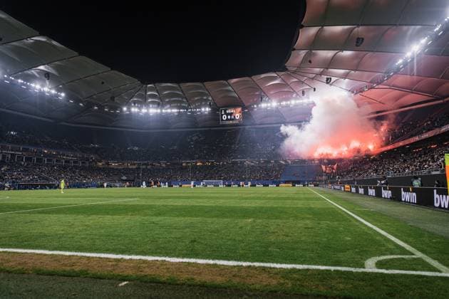 Fußball I Herren I UEFA Europa League I Zwischenrunde I FC Schachtar Donezk - Olympique Marseille I 15.02.2024 Die Fans von Olympique Marseille zünden Pyros. Hamburg Volksparkstadion Hamburg Deutschland Copyright: xLobecax xHenningxRohlfsx